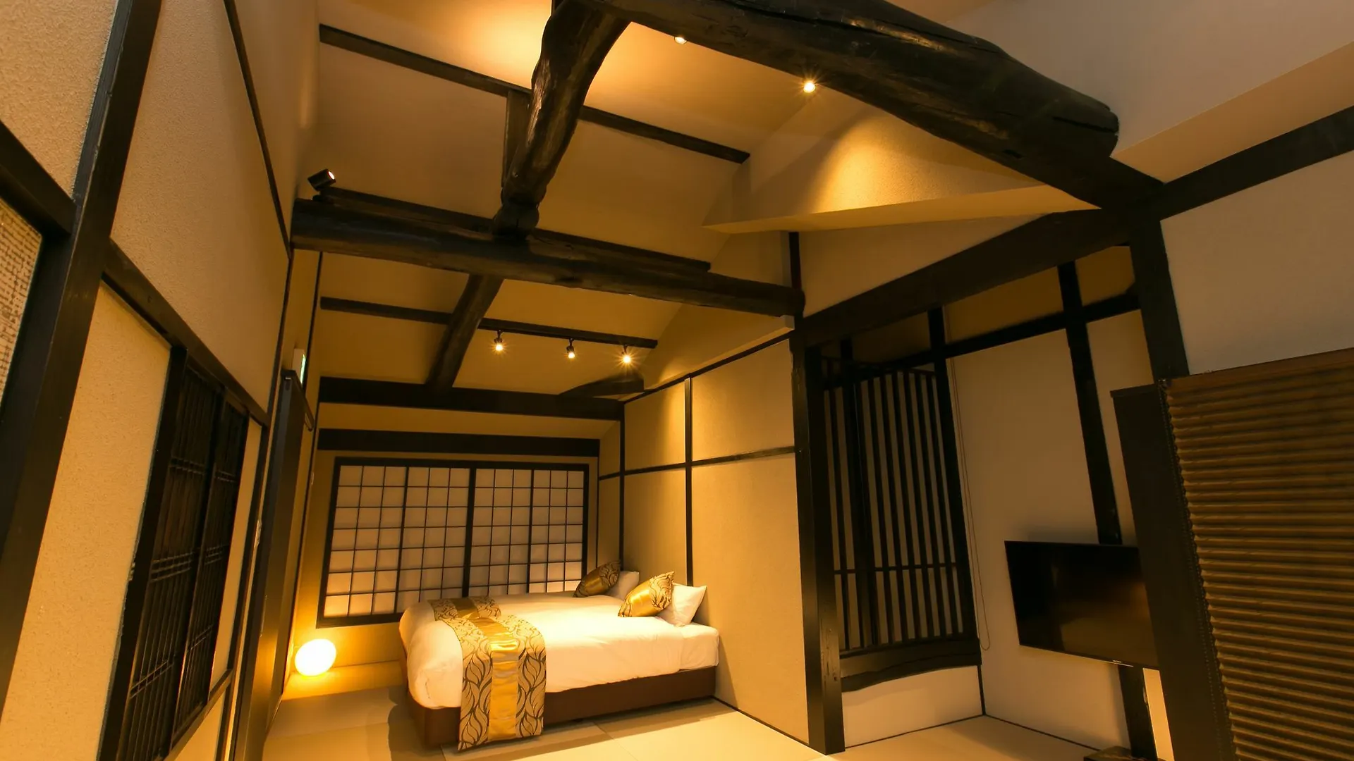 Hosta Umekoji Akari Villa Kyoto Japan